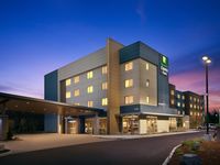 Holiday Inn Express & Suites Portland Airport