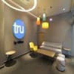 蒙特雷芬迪多拉 Tru by Hilton 酒店