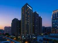 西安高新六路万象汇逸扉酒店