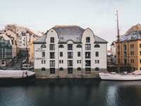 Hotel Brosundet