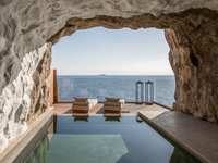 Acro Suites