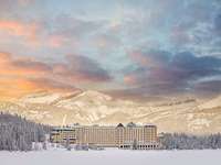 Fairmont Château Lake Louise 酒店