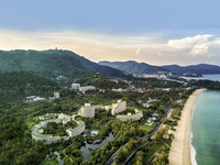 普吉岛卡隆海滩铂尔曼度假酒店